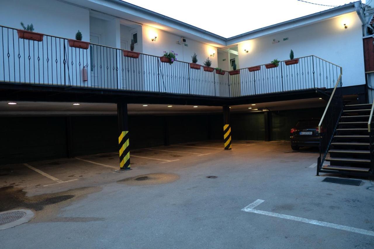 The Only One Apartments Nis Bagian luar foto